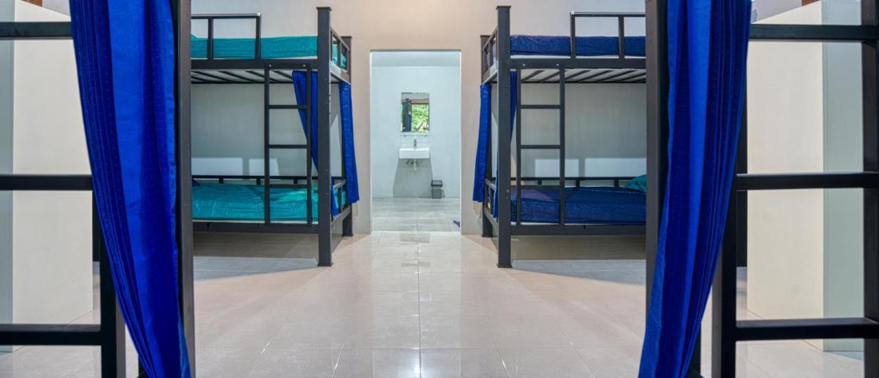 Bata Merah Homestay بانيووانجى المظهر الخارجي الصورة